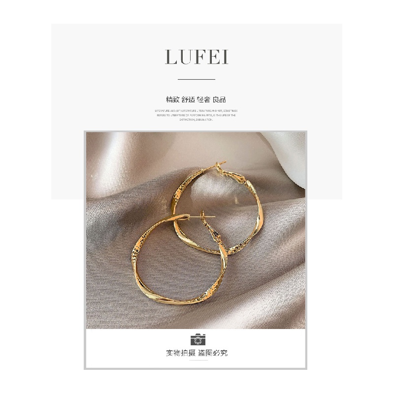 Khuyên tai hình tròn lớn độc đáo cá tính hợp thời trang