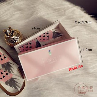 Hộp bánh dứa trắng hồng