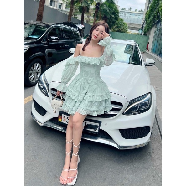 VÁY GẤM HOA NỔI 2 TẦNG TRỄ VAI BÈO