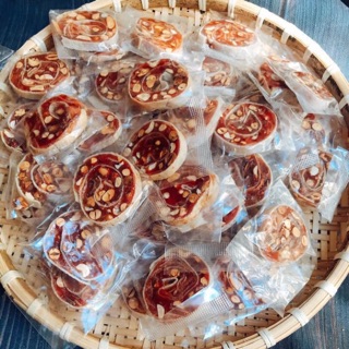Kẹo chuối cuộn bánh tráng