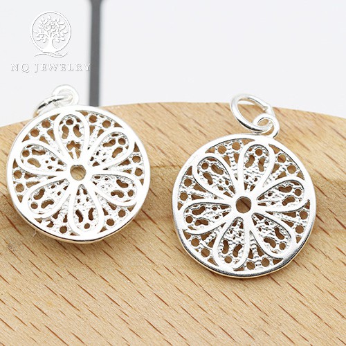 Charm bạc mặt tròn treo hình hoa - NQ Jewelry