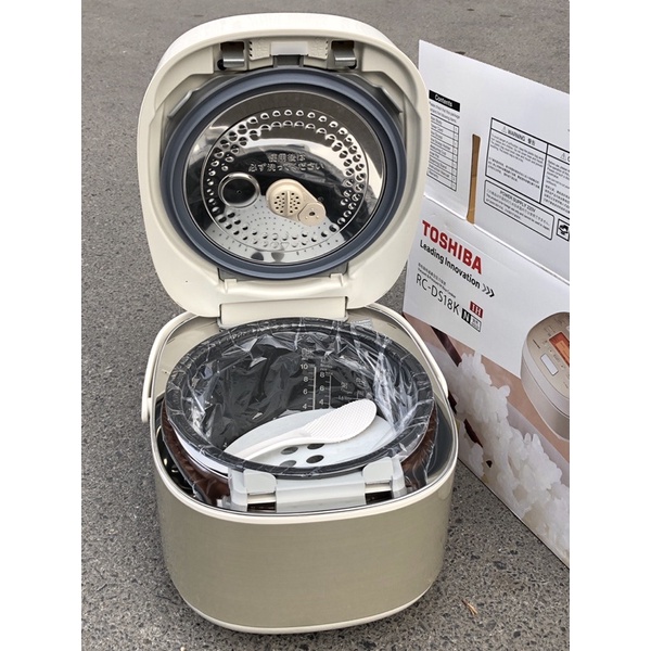 Nồi cơm điện cao tần Toshiba RC-DS18K áp suất hút chân không 1.8L