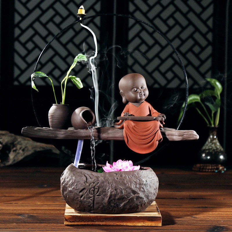 Thác nước phong thủy mini để bàn tiểu sư tọa thiền gảy đàn bên lu nước kèm thác khói trầm hương PTI57 - Jassi Decor