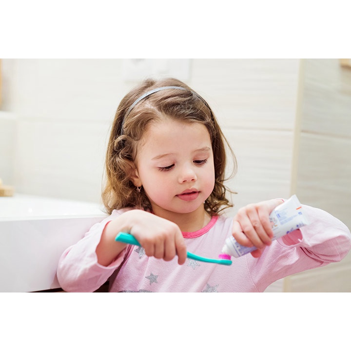 KEM ĐÁNH RĂNG CHO BÉ - HẠT LẤP LÁNH Crest Kids' Toothpaste, Sparkle Fun, 130g (4.6 oz)