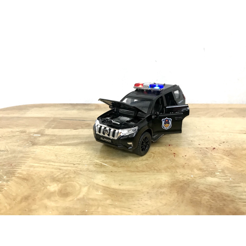 Mô hình xe cảnh sát Toyota Landcruiser Prado _ Tỷ lệ 1:32
