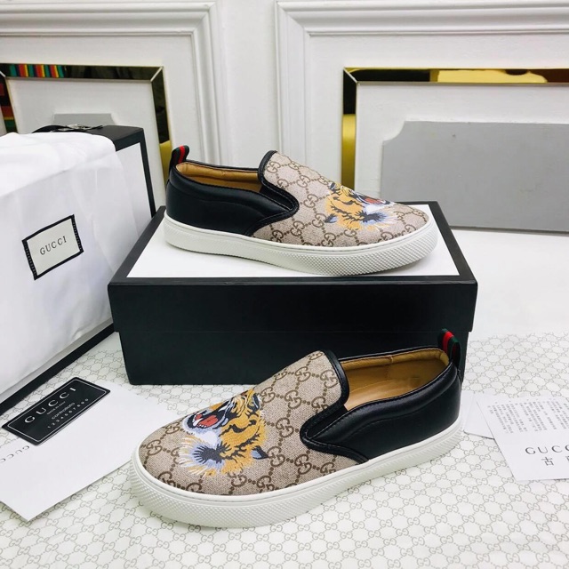 Giầy lười thêu hổ gót đen nót bên trong là nót lưới ( kèm video thật ) | BigBuy360 - bigbuy360.vn