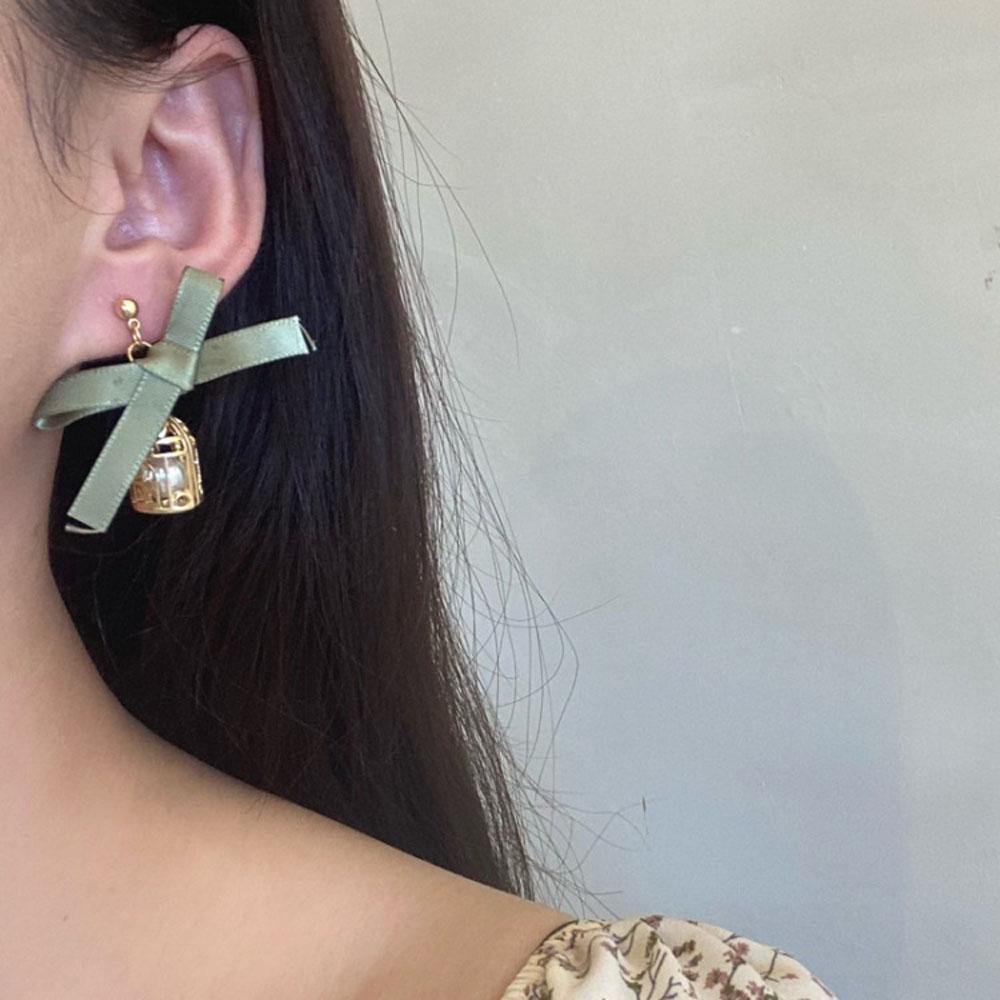 Khuyên Tai Kẹp Vành Hình Lồng Chim Thắt Nơ Màu Xanh Lá Cây Bất Đối Xứng