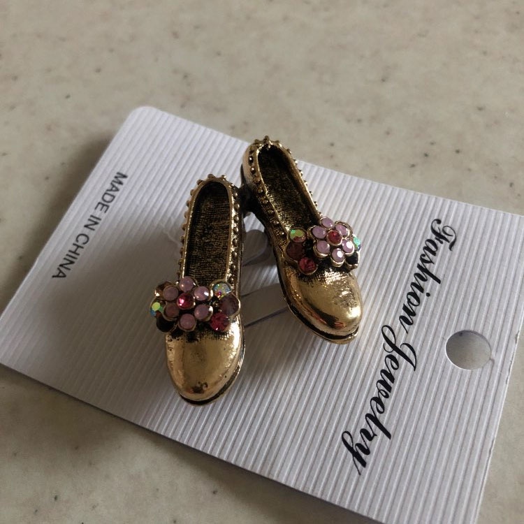 Ghim cài áo hình chiếc giày đính đá thời trang cho nữ