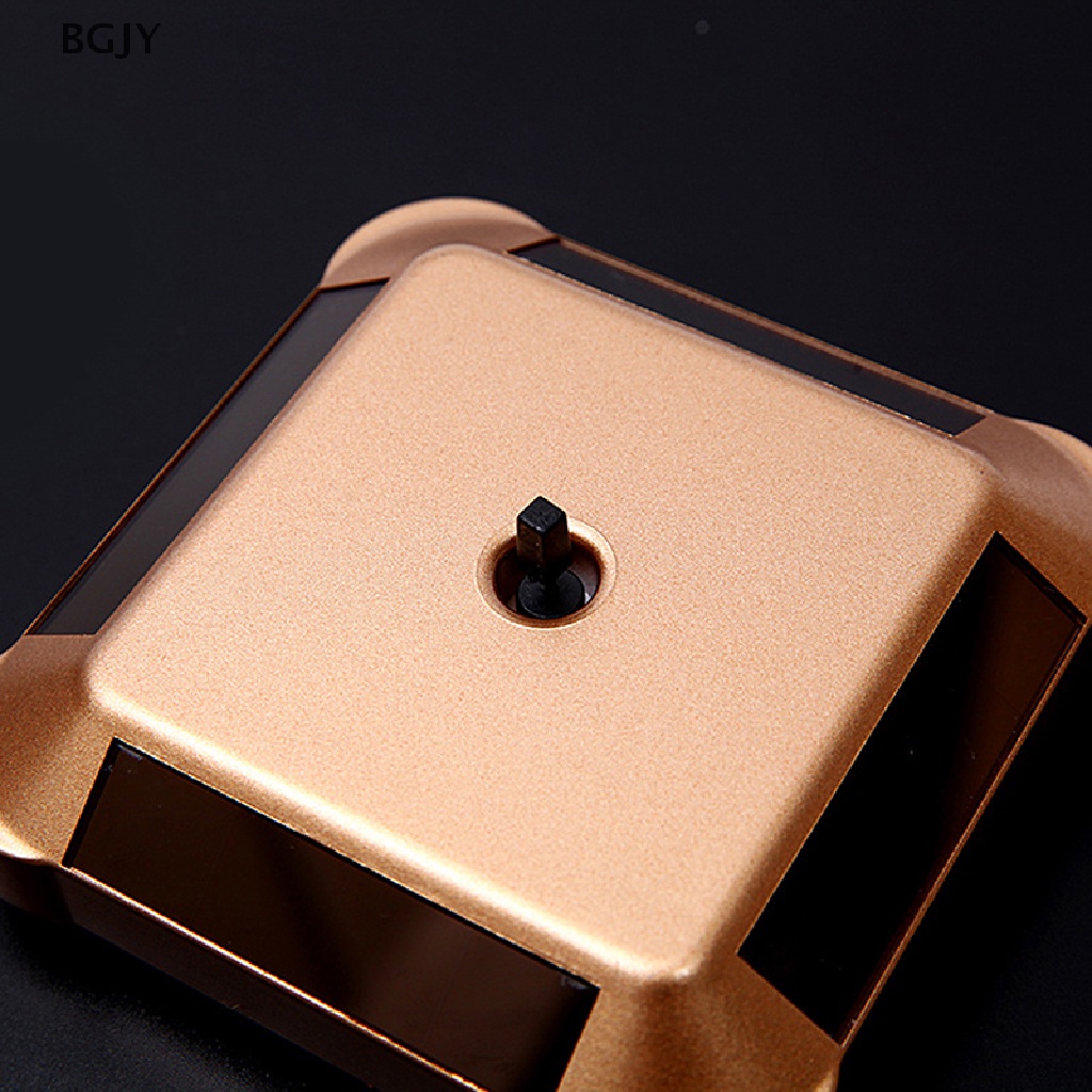 Bàn Xoay 360 Độ Trưng Bày Trang Sức Sử Dụng Năng Lượng Mặt Trời Mới 2022