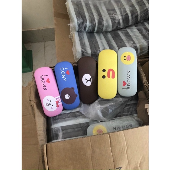 Hộp đựng kính hình gấu.
