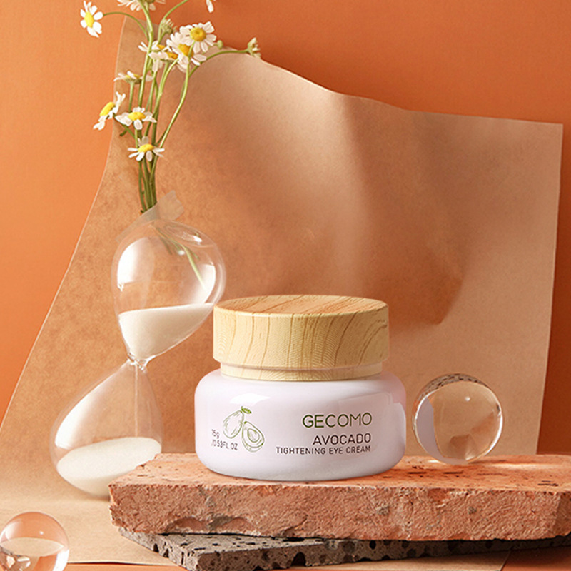 [Hàng mới về] Kem dưỡng mắt tinh chất quả bơ giúp cấp ẩm và nước kèm que mát xa 15g