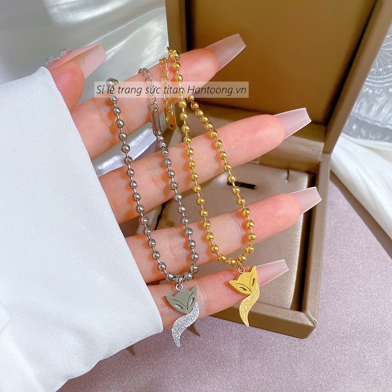 Vòng tay titan không gỉ mạ vàng 18k thiết kế bi tròn mặt hình bướm xinh xắn dành cho nữ