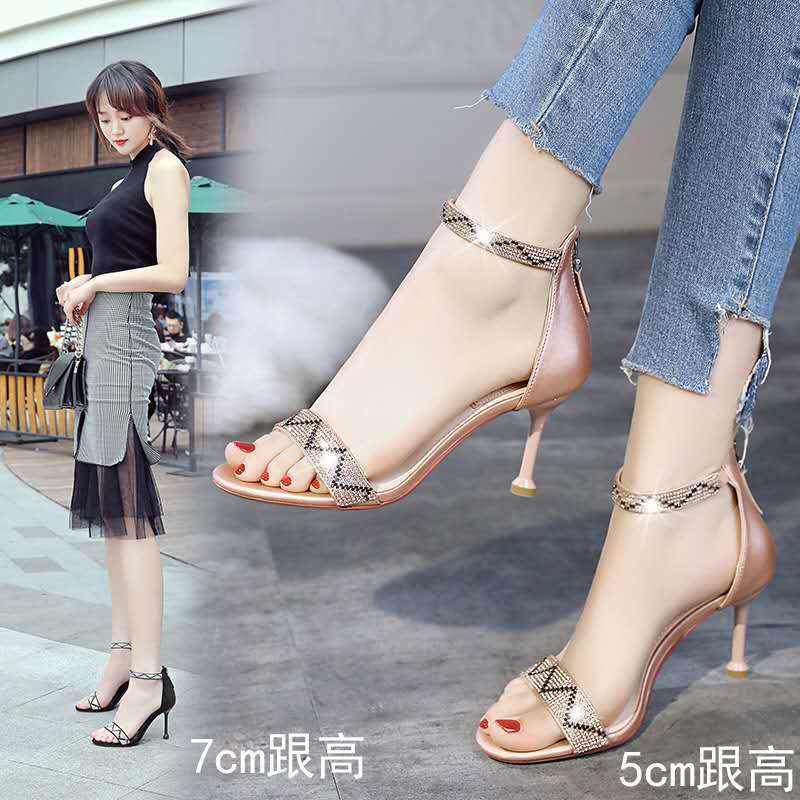 Fashion Baru Ritsleting Berlian Imitasi Kata Sabuk Sandal Wanita 2020 Musim Panas Baru Temperamen Stiletto Sepatu Hak Tinggi Wanita Korea Tumit Blok Inci Sepatu Hak
