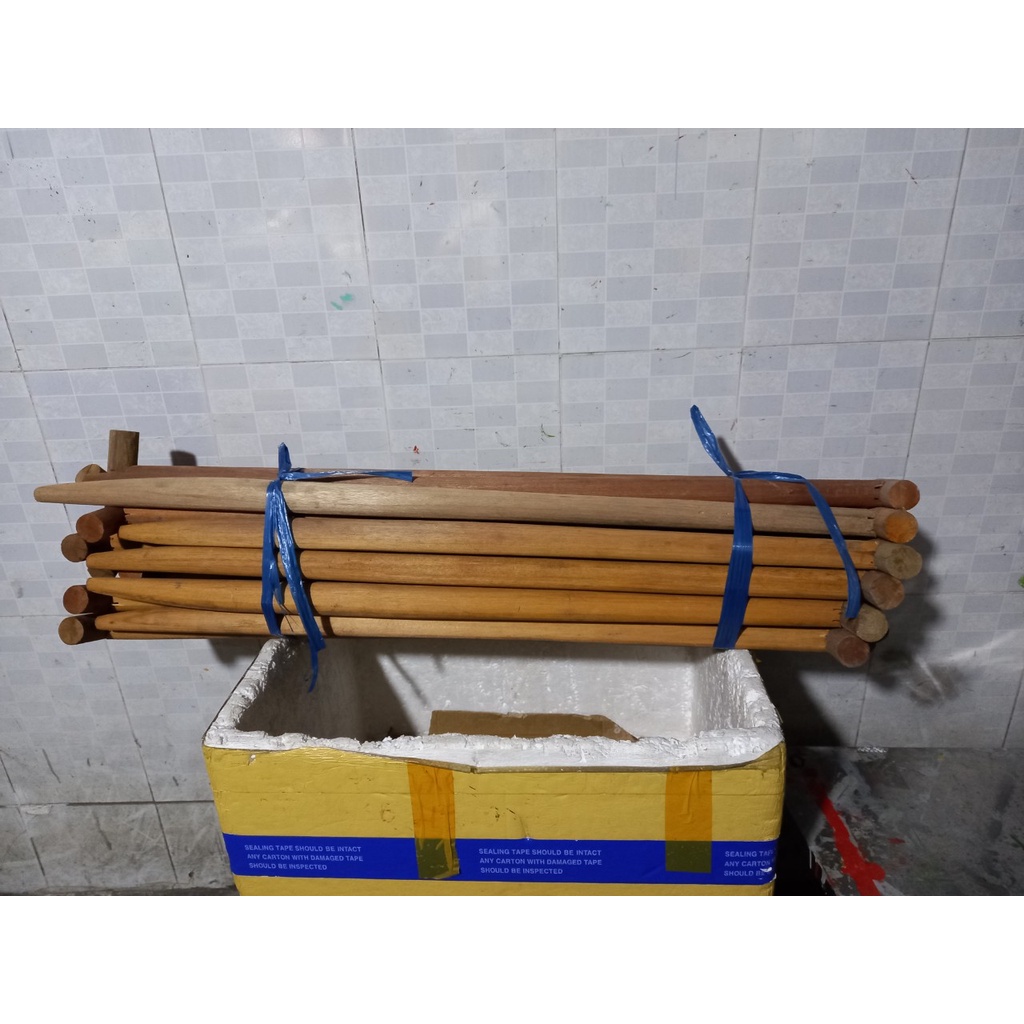 Cán Xẻng xây dựng bằng gỗ tràm