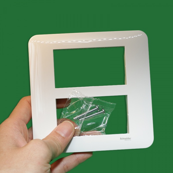 Mặt che 6 thiết bị, size S  hãng Scheneider Electric