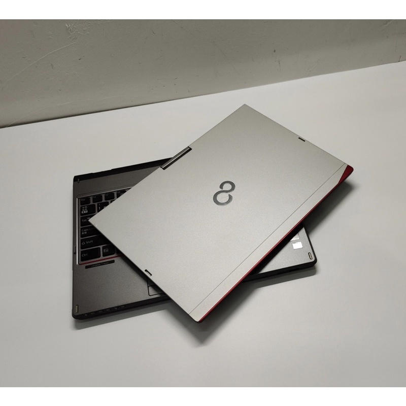 Laptop cảm ứng soay 360 Fujitsu T726 Core i5-6200U, 20gb ram, 256gb SSD, 12.5” HD cảm ứng soay 360 độ