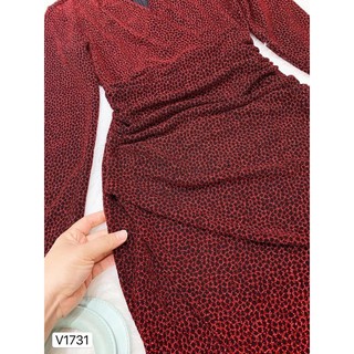 Váy body đỏ nhũ xoắn eo cổ V