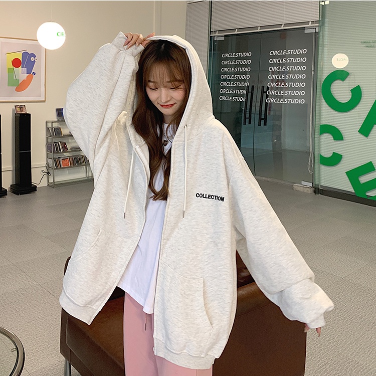 Áo khoác có mũ dáng rộng phối nhung dày với khóa kéo họa tiết chữ cái thời trang mùa đông cho nữ | BigBuy360 - bigbuy360.vn