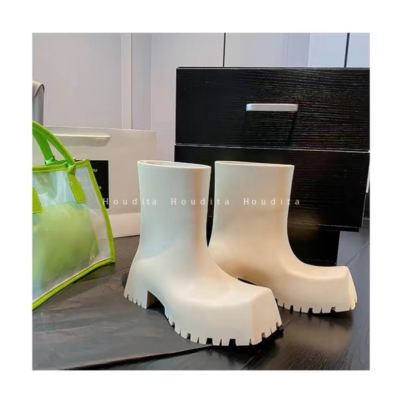Giày cao cổ boot nữ cao su nguyên khối trơn gót 5 phân - HOUDITA - SBMV-006