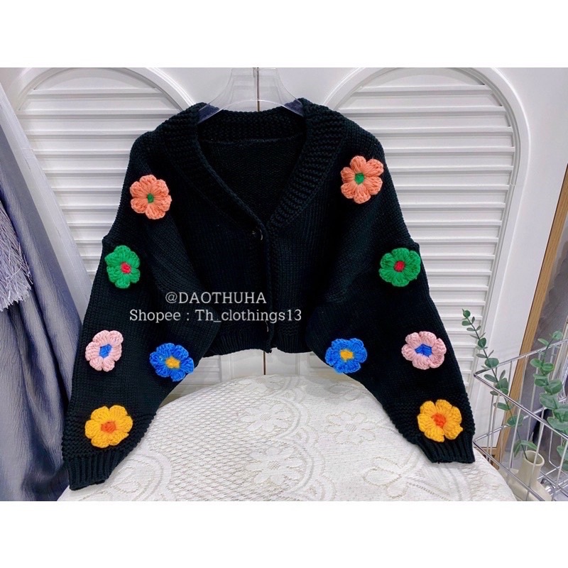 Áo Len đen Croptop gắn hoa nổi