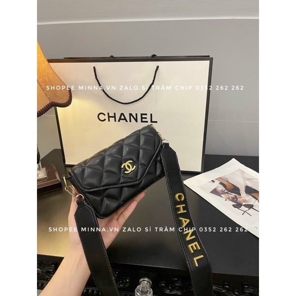 Túi Đeo Chéo Trần Ô Dáng Bì Thư Logo Gắn Dây Đeo Bản To