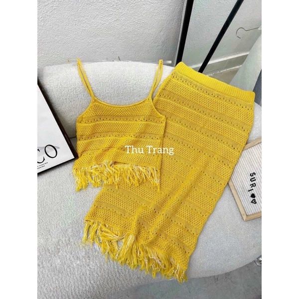 SET LEN ÁO 2 DÂY CHÁN VÁY TUA RUA GẤU MÀU VÀNG.