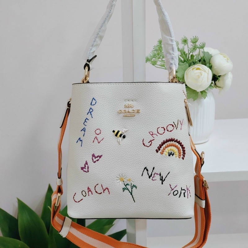 Túi bucket thêu 3D