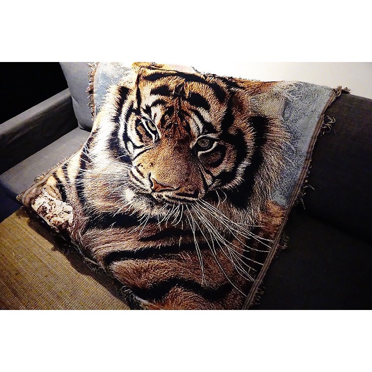 Tranh, thảm phong thủy đầu hổ, trải sàn, treo tường, phủ sofa