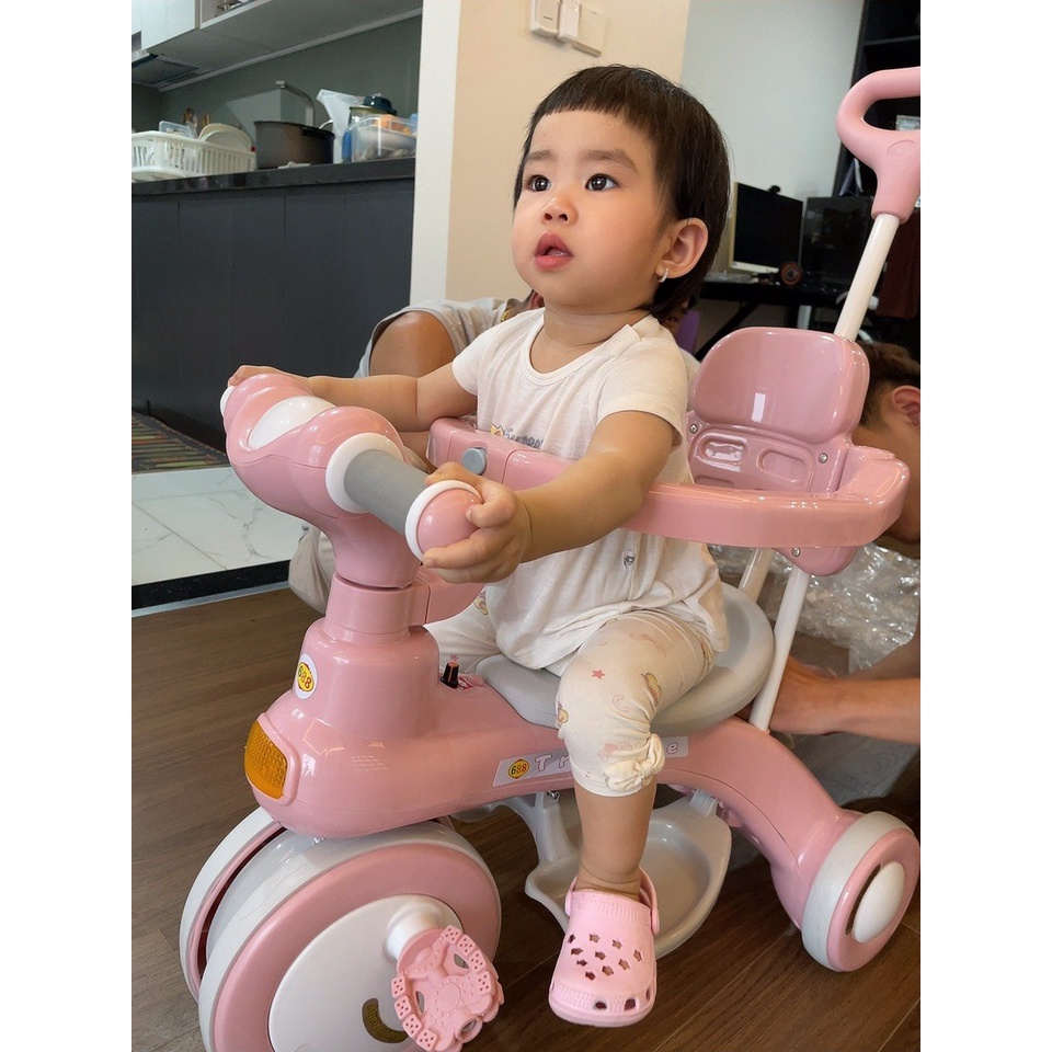 Xe Đạp 3 Bánh Cho Bé Có Cán Đẩy ,Có Nhạc Đèn Cho Bé Từ 1 -5 Tuổi.BH 1 năm