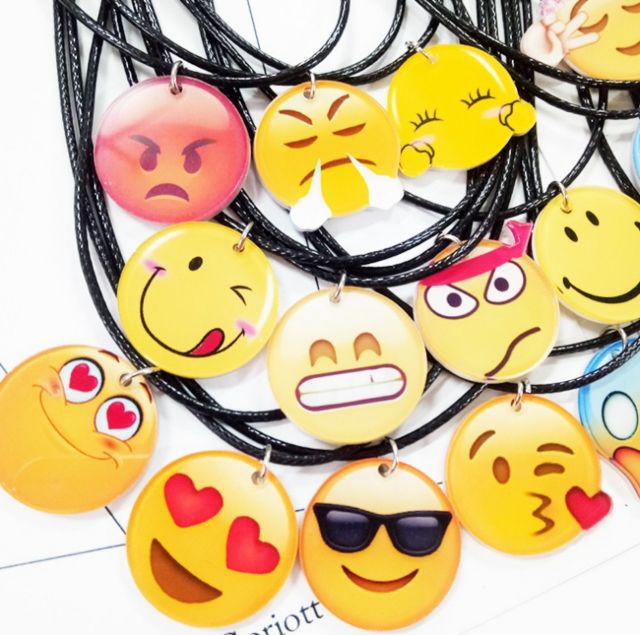 Dây chuyền kèm mặt. Mặt ngẫu nhiên. Giá sale 8000đ bao gồm dây và mặt