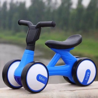 Xe chòi chân có đèn nhạc 4 màu
