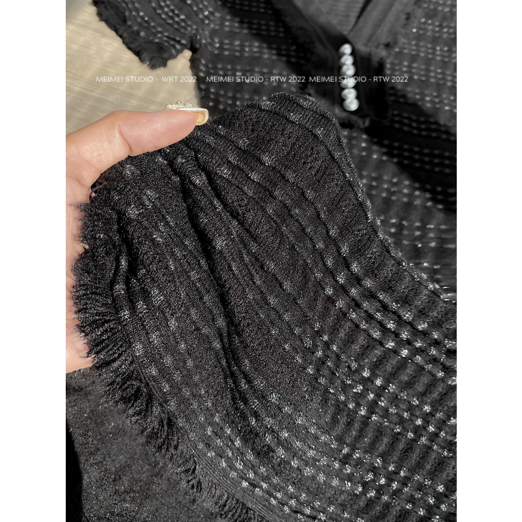 Váy len dệt khuy ngực