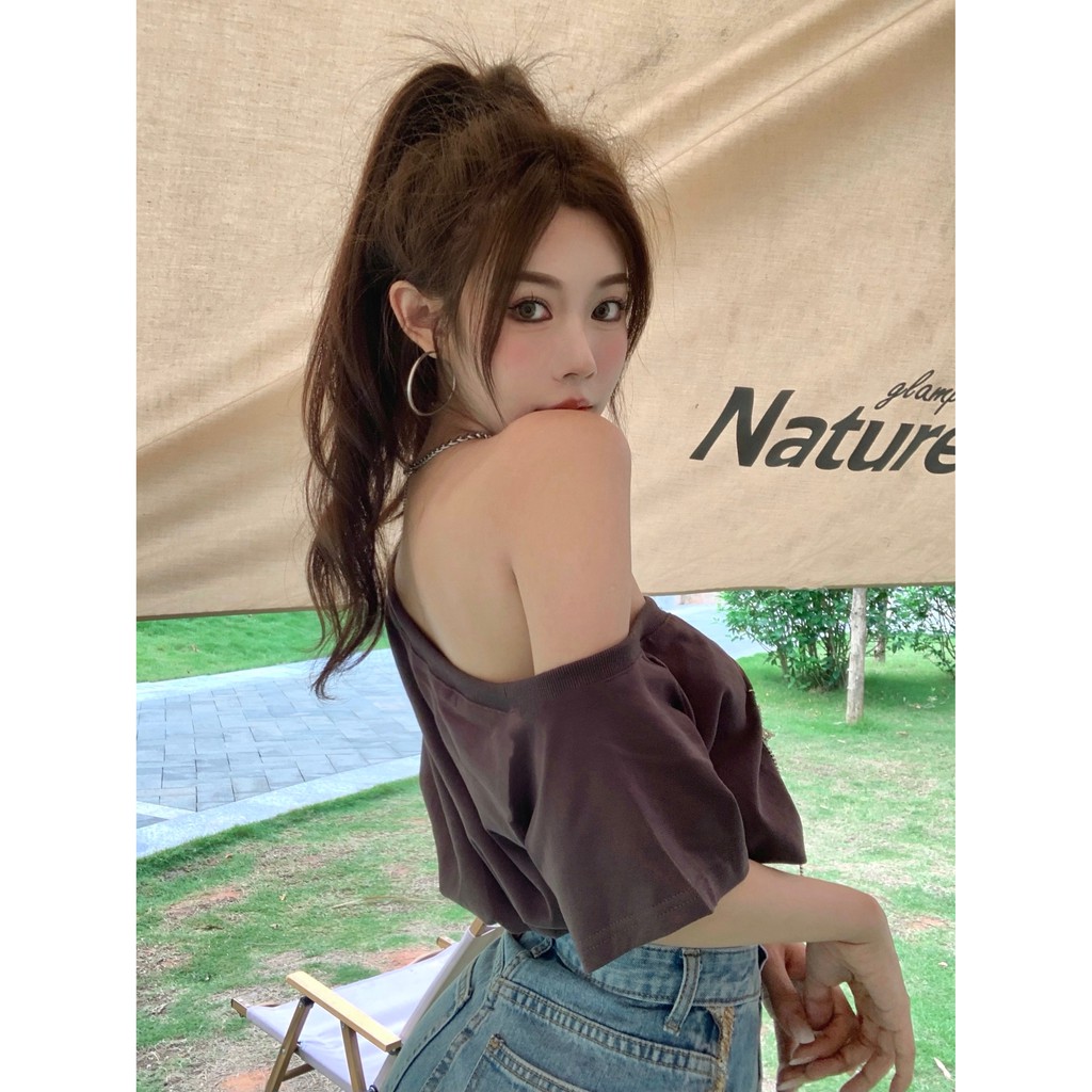 Áo thun croptop in hình trễ vai sexy phong cách hàn quốc.