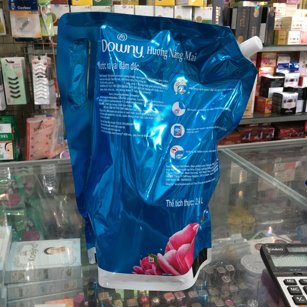 Nước xả vải Downy hương nắng mai túi 2.4 lít