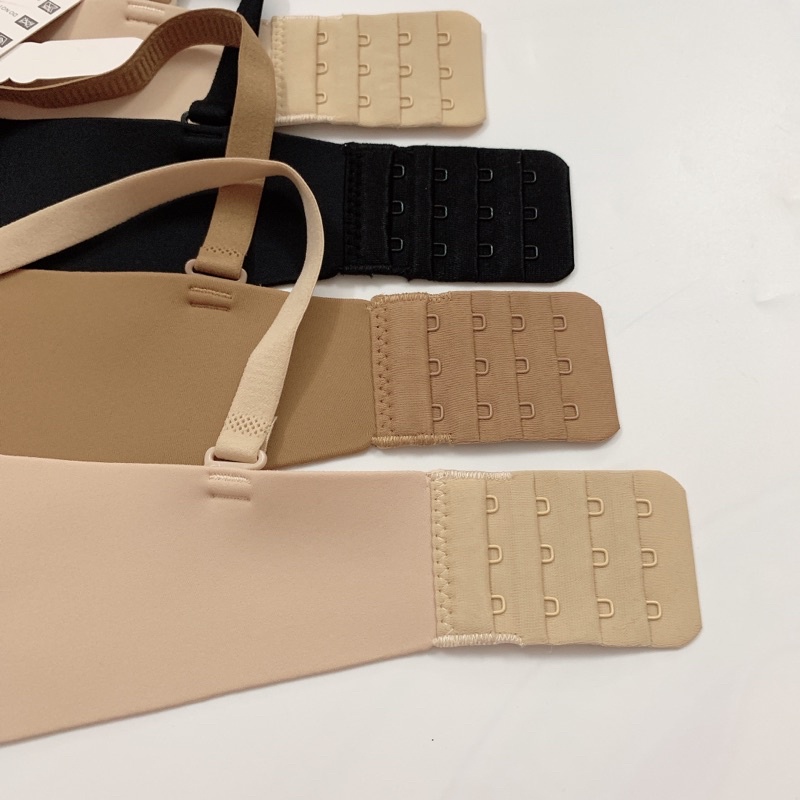 Áo lót su đúc không gọng đệm bàn tay ôm nâng đẩy ngực, chạy viền thông hơi quanh chân ngực. SUMO Underwear S88