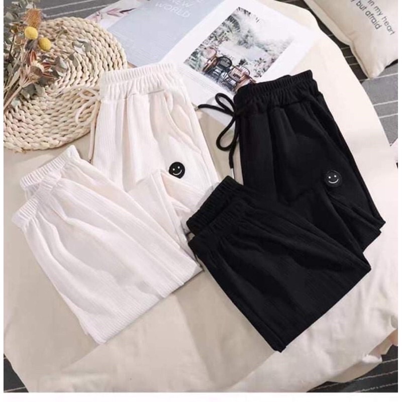 Quần bom mặt cười tròn cực hót 2 màu nam nữ