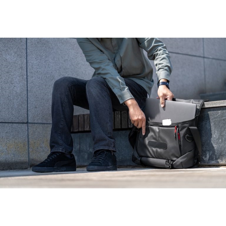 Túi đeo vai Tomtoc Premium Messenger Bag Commuting &amp; Travel 16&quot; - H52 Chính Hãng
