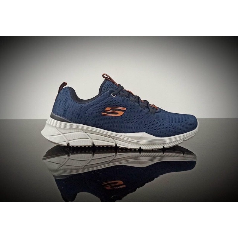 S.K.C.H.E.R.S D’Lux Wallker