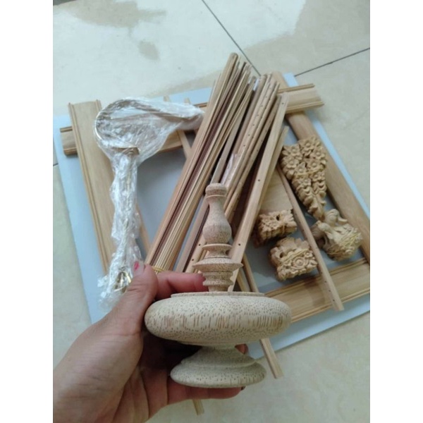 Khung tự giáp vuông đấu hoa mai, đầy đủ nậm tre, móc đồng y hình đã khoam sẵn về tự giáp