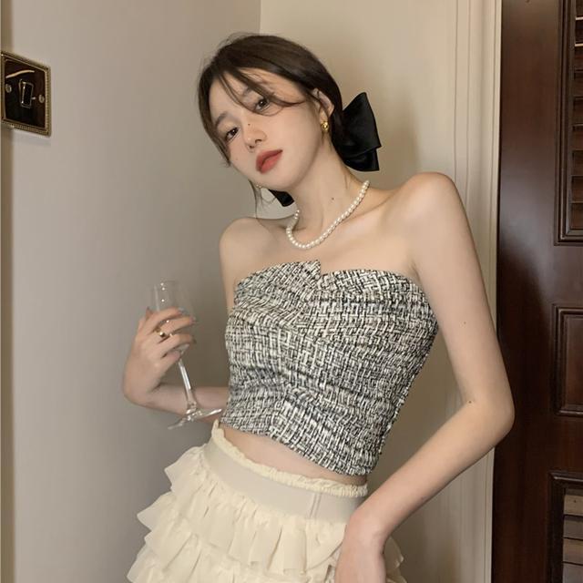 Áo Croptop Trễ Vai Thiết Kế Xếp Ly Phong Cách Retro Quyến Rũ