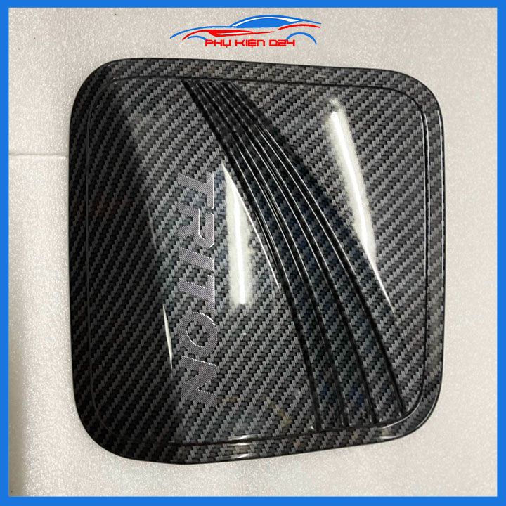 Ốp nắp xăng Triton 2019-2020-2021 vân cacbon bảo vệ chống trầy trang trí ô tô