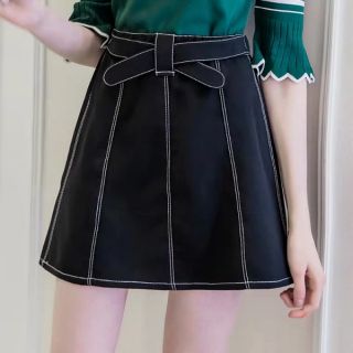 Chân váy chữ A đai nơ chạy viền