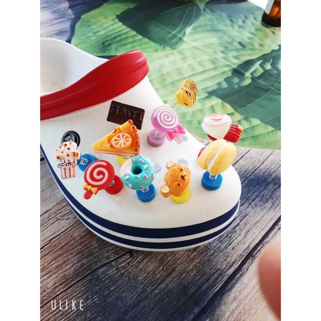 [Có sẵn+Được chọn] Jibbitz/ sticker 3d bánh kẹo có LÒ XO