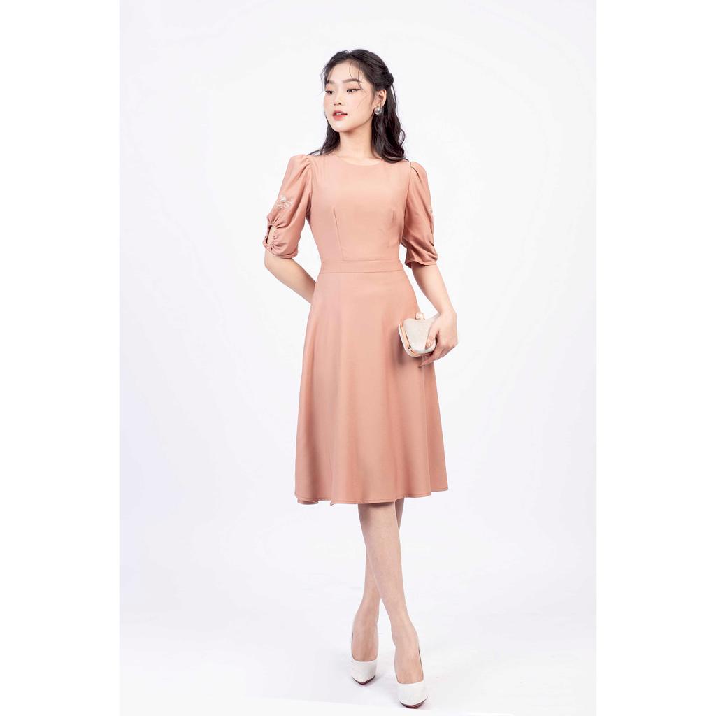 Đầm xòe cổ tròn, tay cộc thêu hoa MMOutfit M-DA060521223