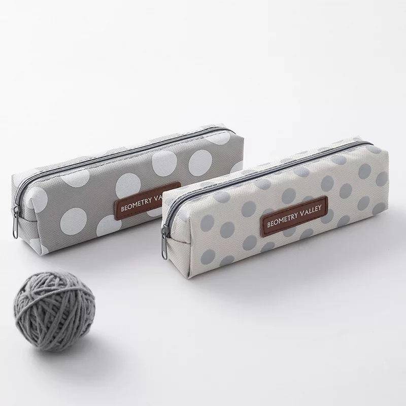 ⭐ iLado ⭐  Hộp đựng bút chì học sinh hộp bút chì màu đặc giản dị cute túi nilong chủ đề nhân vật túi zip nhỏ hộp vải đựng đồ Hộp đựng hộp bút hologram bút cute bọc zip tiểu an văn phòng phẩm Đa Dụng túi đựng đồ dùng cá nhân hình