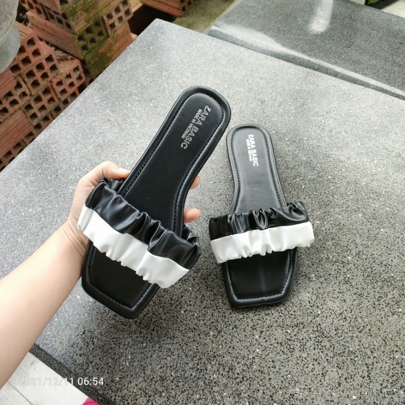 Dép bảng nhúng phối hai màu đen trắng có bảng size cuối cùng