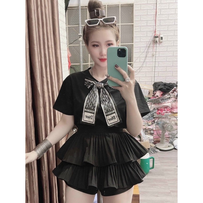 chân váy xếp ly kèm quần trong