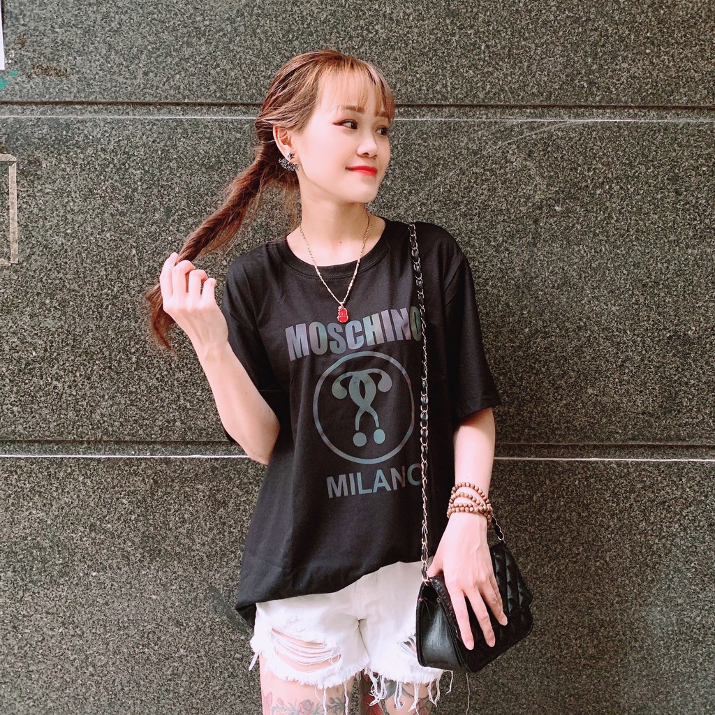 [COMBO MUA 1 ÁO TẶNG 1 MŨ TRƠN LƯỚI THỜI TRANG ] Áo phông Moschino Unisex chất liệu cotton , áo thun Unisex thời trang | BigBuy360 - bigbuy360.vn