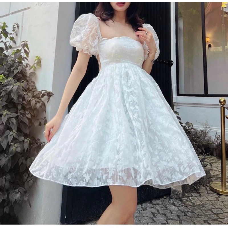 Đầm voan tay bồng hở lưng