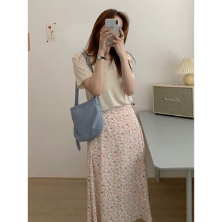Chân váy hoa hồng cam - Tshirt lanh trơn be